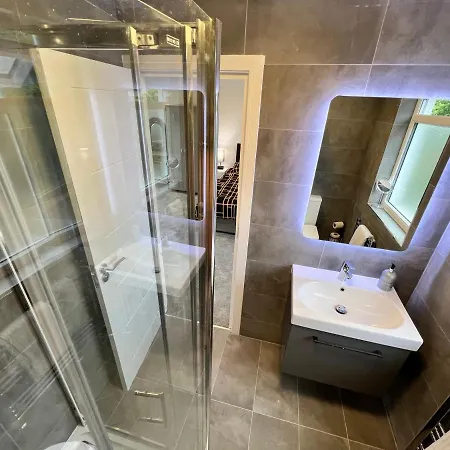 Hébergement de vacances Wembley Stadium 5 Star Brand New Luxury Sleeps 14 With Parking Londres