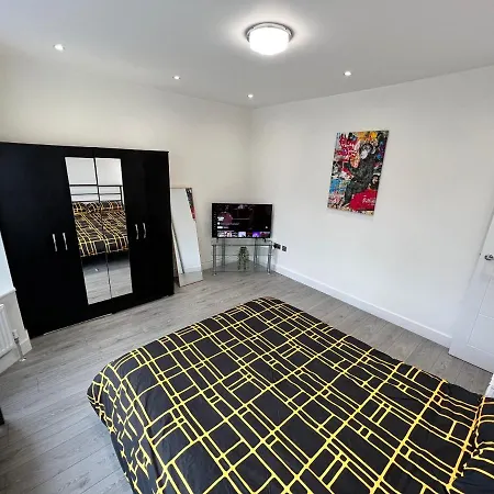 Wembley Stadium 5 Star Brand New Luxury Sleeps 14 With Parking Hébergement de vacances
