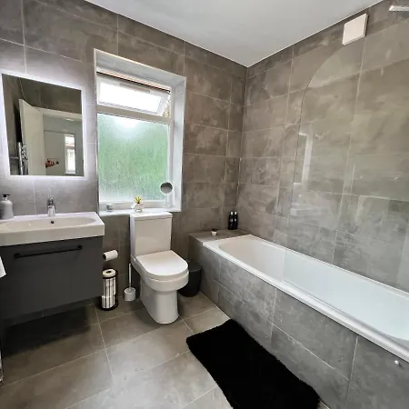 Hébergement de vacances Wembley Stadium 5 Star Brand New Luxury Sleeps 14 With Parking Londres
