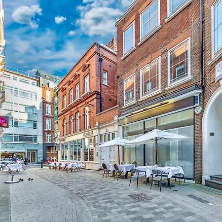 Interior-designer With 2 Terraces Apartment London