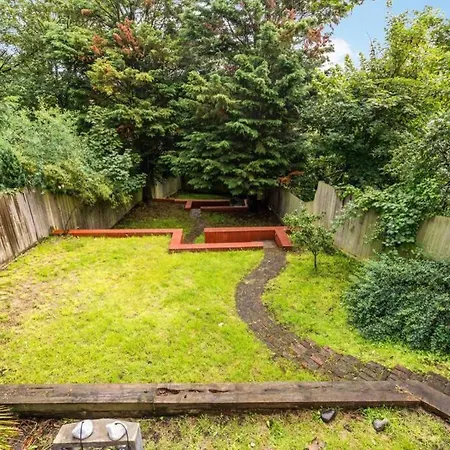 Jones Real Escapes Retreat London