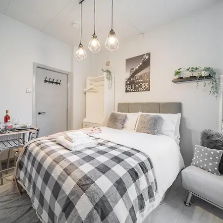 Cozy Studio In Shepherds Bush * London