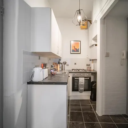 Cozy Studio In Shepherds Bush Apartment London