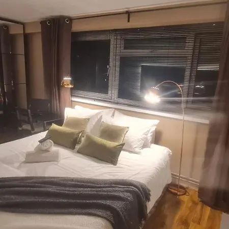 R3 Superking Sized Bed & 75