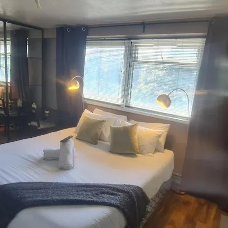 R3 Superking Sized Bed & 75