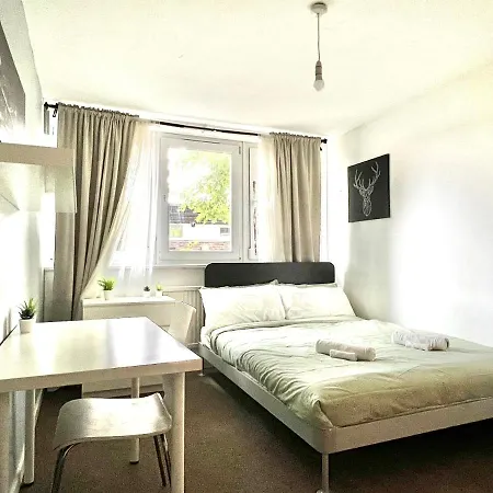 Private Bedrooms In A Flat! Away From Home! Shared Bathroom London