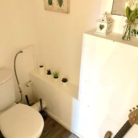 Private Bedrooms In A Flat! Away From Home! Shared Bathroom * London