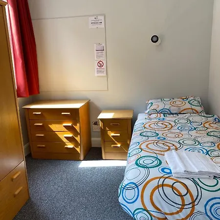 Charming For Students Only, Cricklewood Lane - Sk