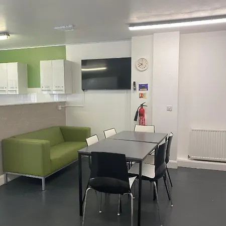 Charming For Students Only, Cricklewood Lane - Sk Guest house *