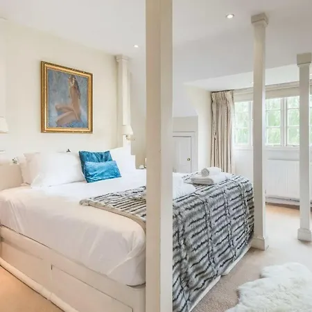 Charming Golders By Hampstead Heath Holiday home Brent