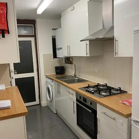 Cosy Relaxing 4 Bed With 2 Parking Space Apartment