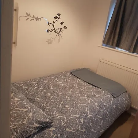 Cosy Relaxing 4 Bed With 2 Parking Space * Hatch End