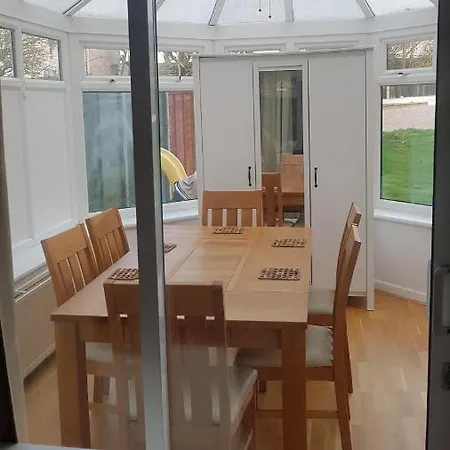 Cosy Relaxing 4 Bed With 2 Parking Space Hatch End