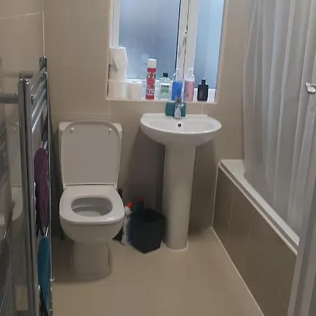 Cosy Relaxing 4 Bed With 2 Parking Space Apartment