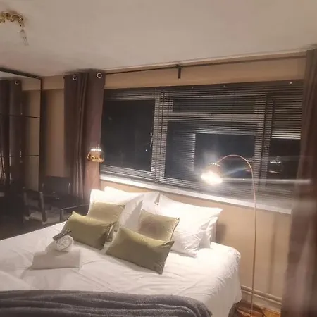 R3 Superking Sized Bed & 75