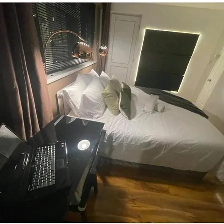 Homestay R3 Superking Sized Bed & 75