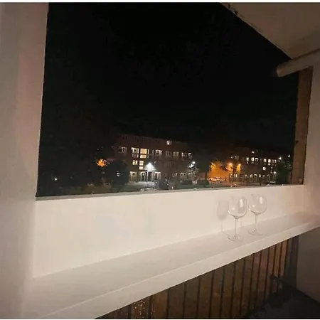 Homestay R3 Superking Sized Bed & 75