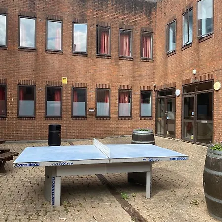 Charming For Students Only, Cricklewood Lane - Sk