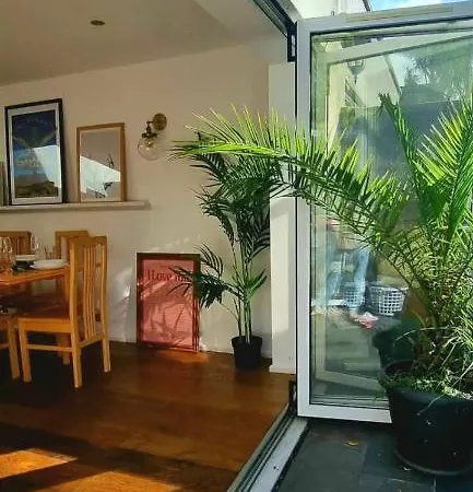 Stylish 3 Bedroom Townhouse In Brockley With Large Garden Holiday home *