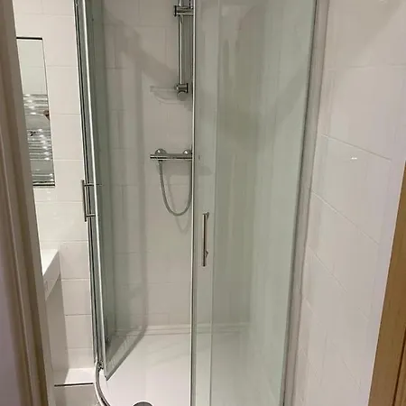 Newly Refurbished Flat In Camberwell, * London