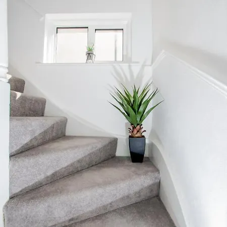 Ultimate Comfort 4-bedroom Property For 7 People Bromley