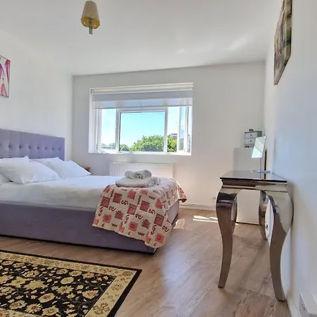 Modern 2-bedroom Flat Near Chelsea Apartment *