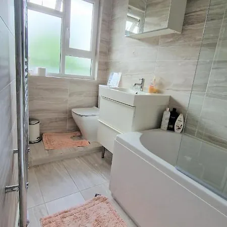 Modern 2-bedroom Flat Near Chelsea