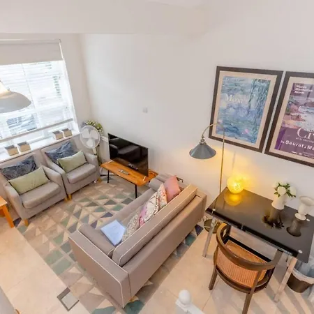 Cosy 1 Bedroom Near Wimbledon Station *