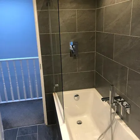 Great 4 Bedroom In Tooting * London