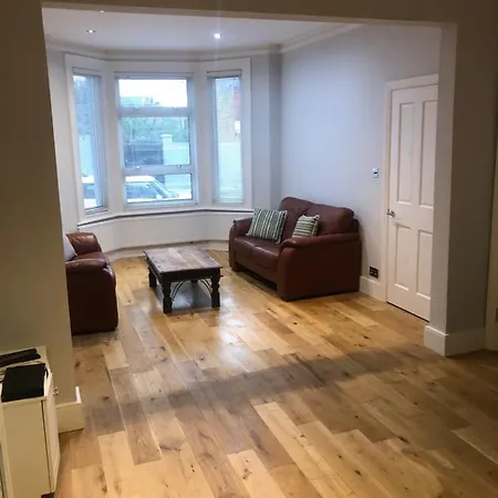 Great 4 Bedroom In Tooting * London