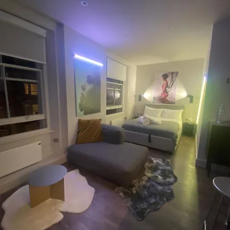 Apartment New Luxury Cyberpunk 1bed Studio Serviced Notting Hill Free Wifi & Netflix Location Perfect For Solo & Coupled Guests London
