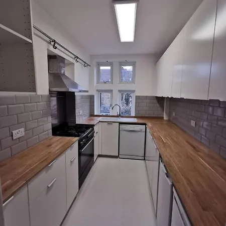 Cosmopolitan Paradise 'by Ellogan' Apartment