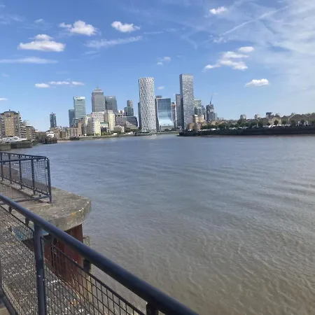 Limehouse Upon Thames In Great Location ホームステイ *
