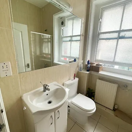 72 Tottenham Court Road Guest house *