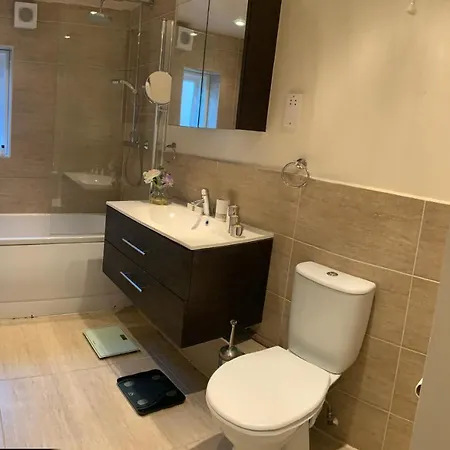 Apartment 1st Floor Luxury 2 Bedroom 1 Bathroom Hampstead *