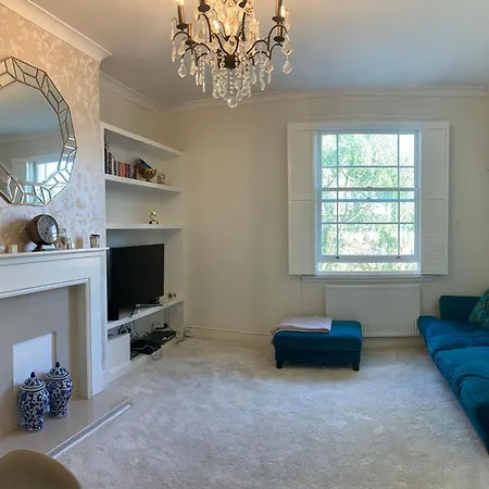 Apartment 1st Floor Luxury 2 Bedroom 1 Bathroom Hampstead