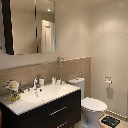 1st Floor Luxury 2 Bedroom 1 Bathroom Hampstead Apartment *