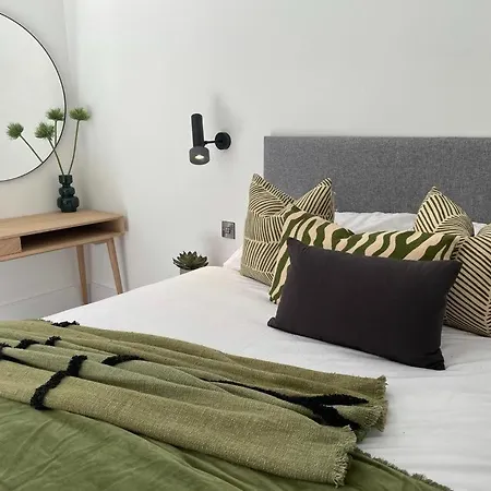 Brand New 3-bedroom In Apartment London