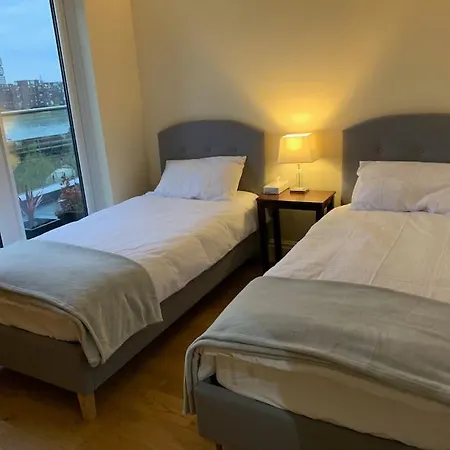 Apartment Thames View Apartment, Imperial Wharf *