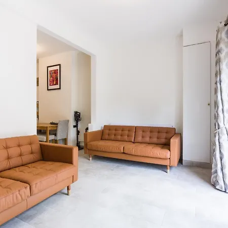 Ferienhaus 4 Bedroom House With Garden, Parking & 3 Mins Walking Distance From Train Station