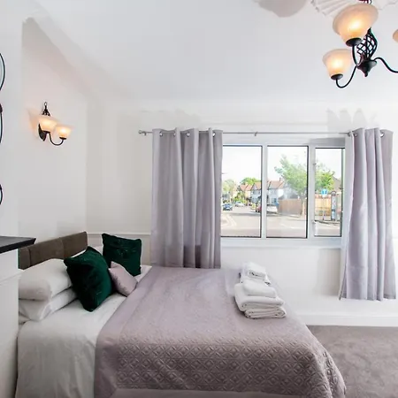 Ultimate Comfort 4-bedroom Property For 7 People Holiday home *