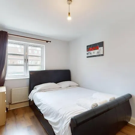 Apartment Spacious 4 Bedroom With Garden In London