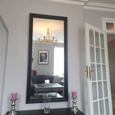 Beautiful 2 Bedroom Flat In Frampton Street * London