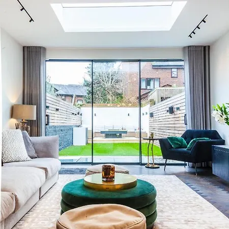 Luxury 3 Bedroom House With Garden Next To Battersea Park *