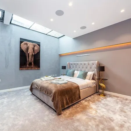 Luxury 3 Bedroom House With Garden Next To Battersea Park *