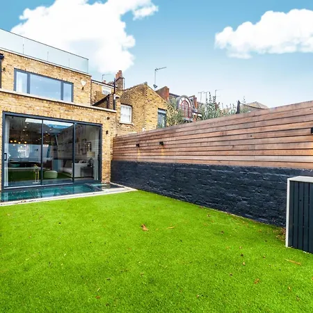 Luxury 3 Bedroom House With Garden Next To Battersea Park London