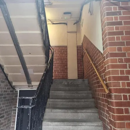 Beautiful 2 Bedroom Flat In Frampton Street *