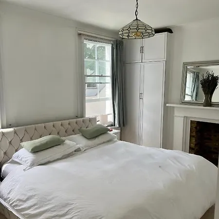 Family With Garden In The Heart Of Hampstead