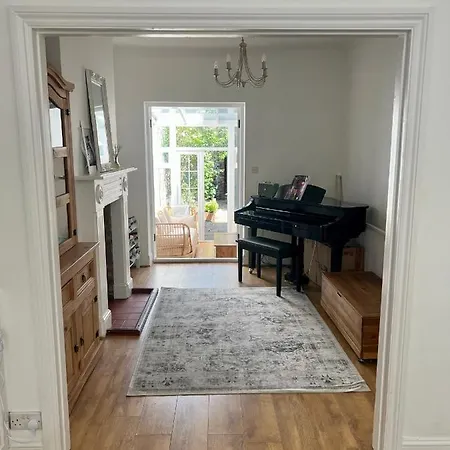 Family With Garden In The Heart Of Hampstead