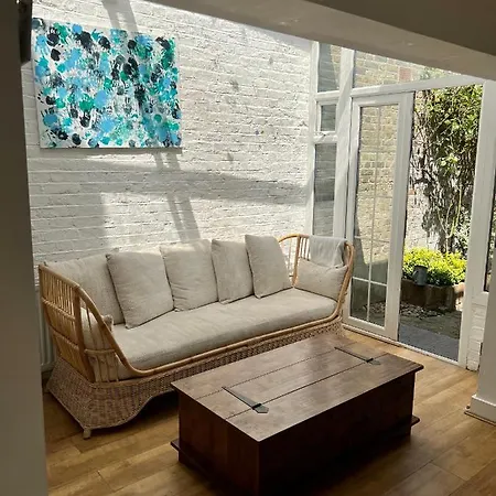 Family With Garden In The Heart Of Hampstead London